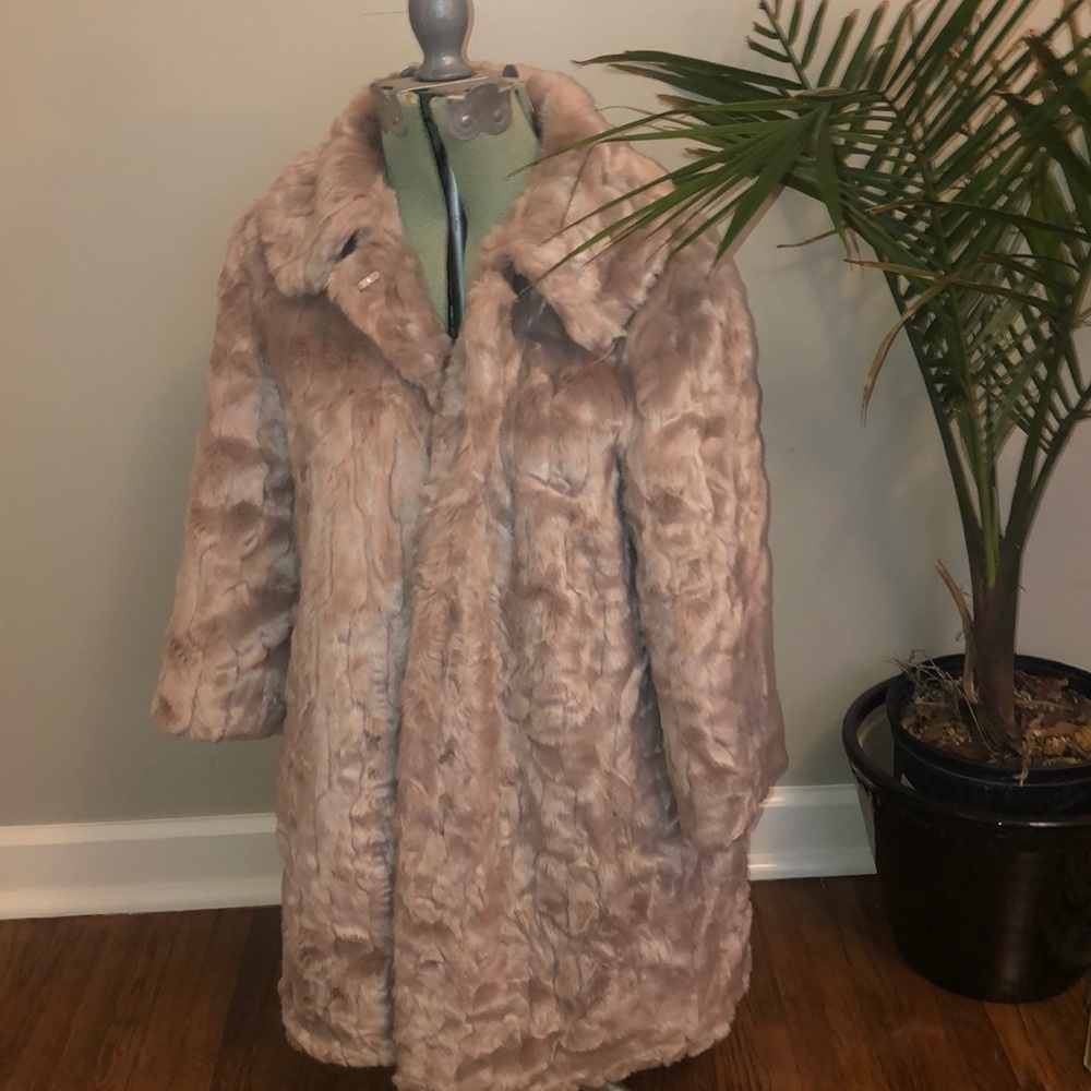 Forever 21 Three Quarter Sleeve Fur Coat M